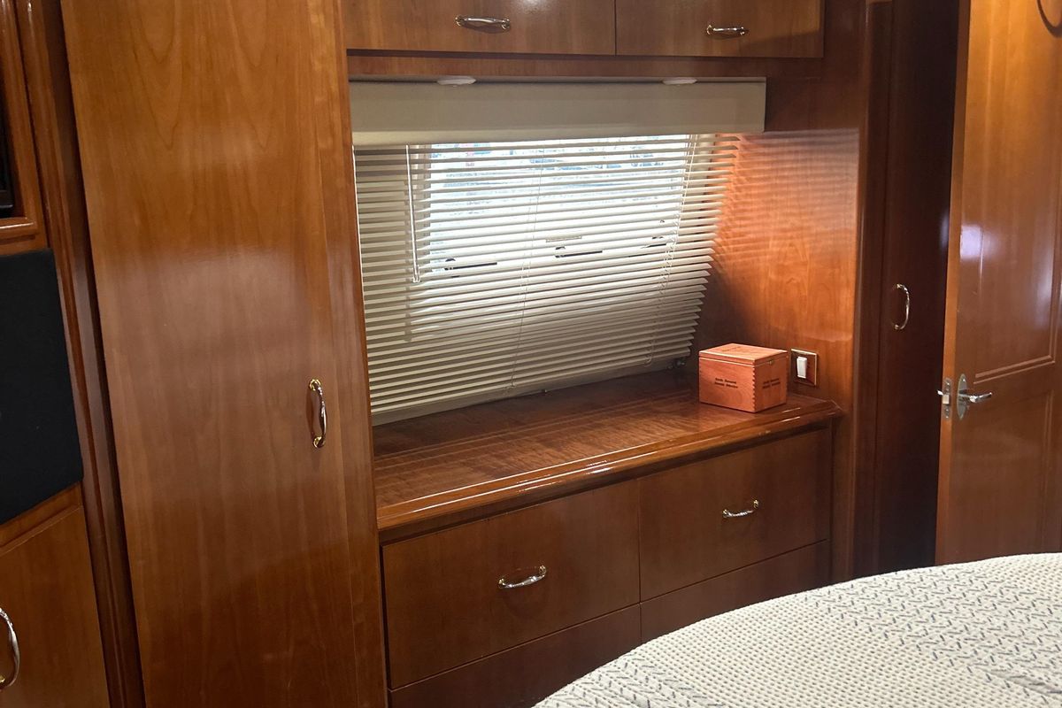 2003 Carver 46 