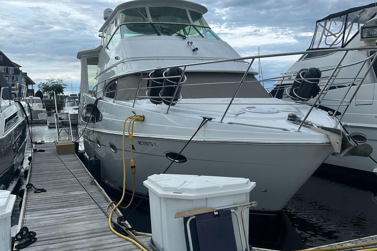 2003 Carver 46 