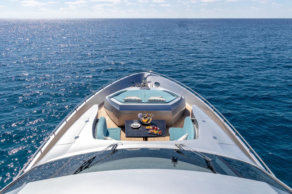 2006 Pershing 89 
