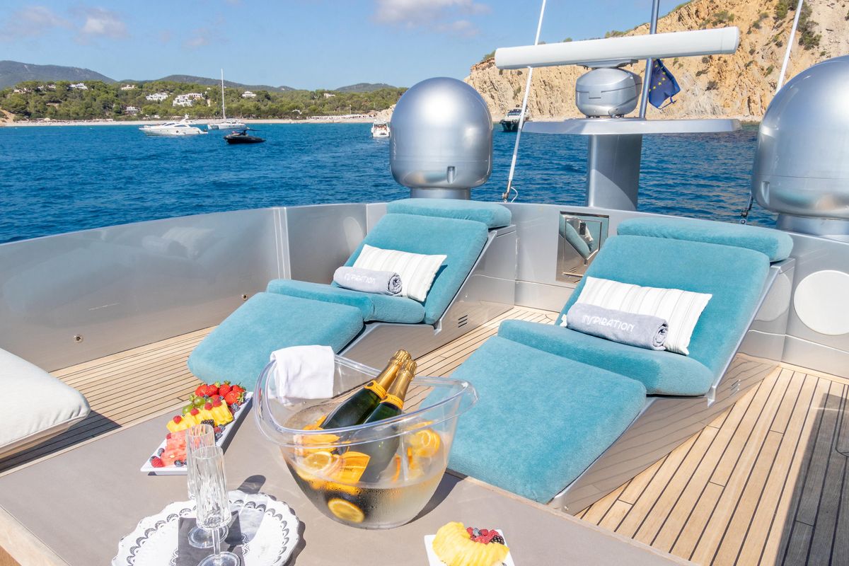 2006 Pershing 89 