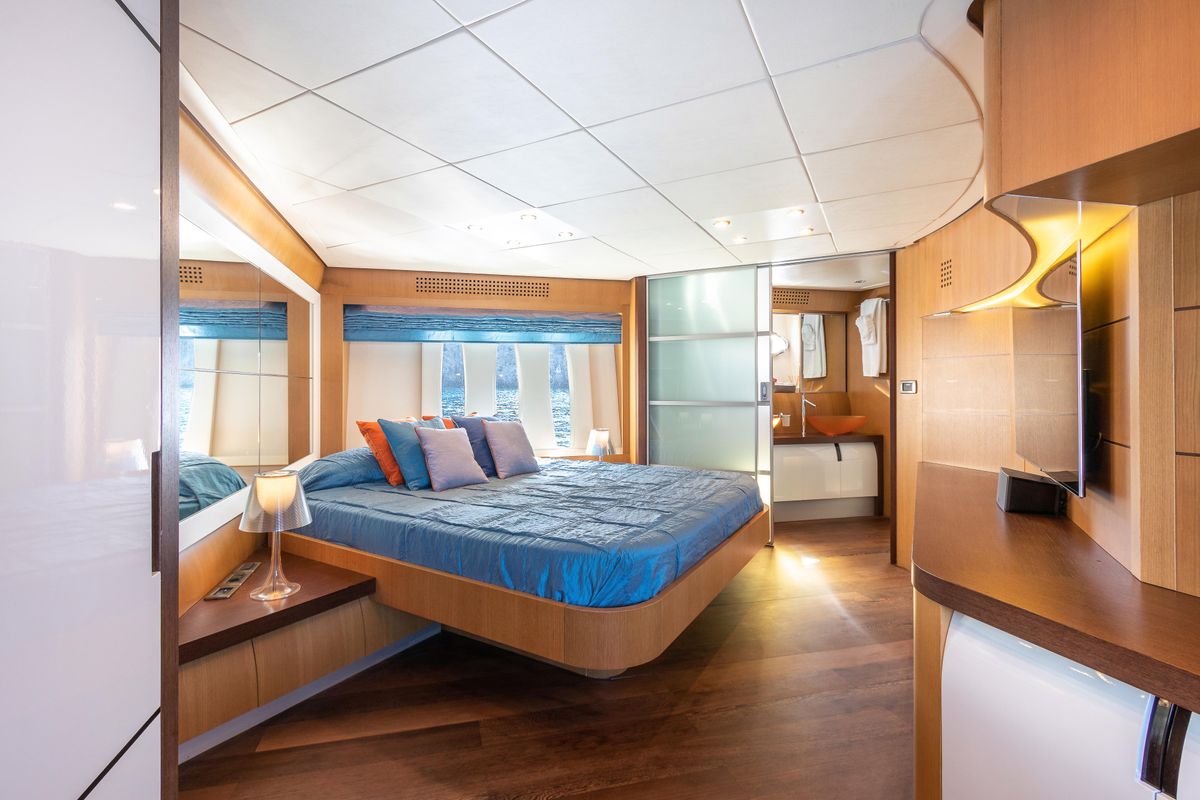 2006 Pershing 89 