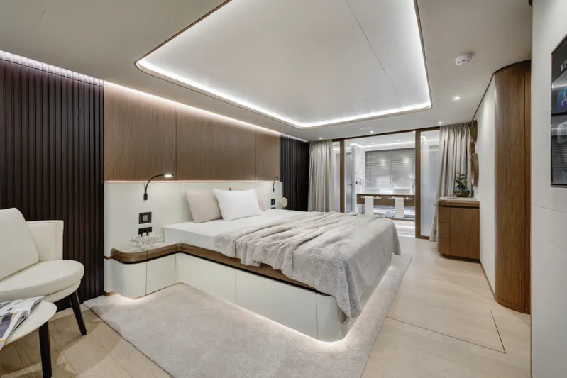 Lazzara Lpc 300 Yacht Photos Pics Luxurious 2027 Lazzara LPC 300 yacht bedroom with modern design and elegant furnishings.