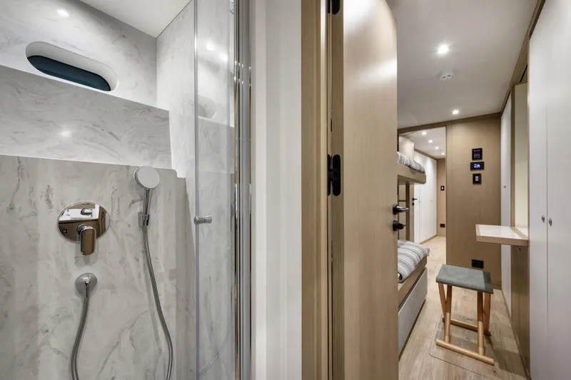 Lazzara Lpc 300 Yacht Photos Pics 