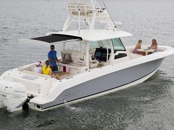 Boston Whaler 380 Outrage