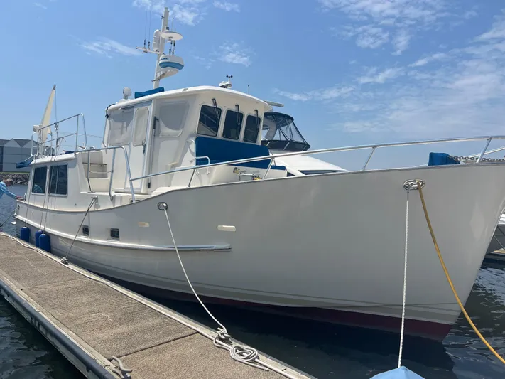  Yacht Photos Pics 1998 Cherubini Independence yacht docked at marina under clear blue sky.