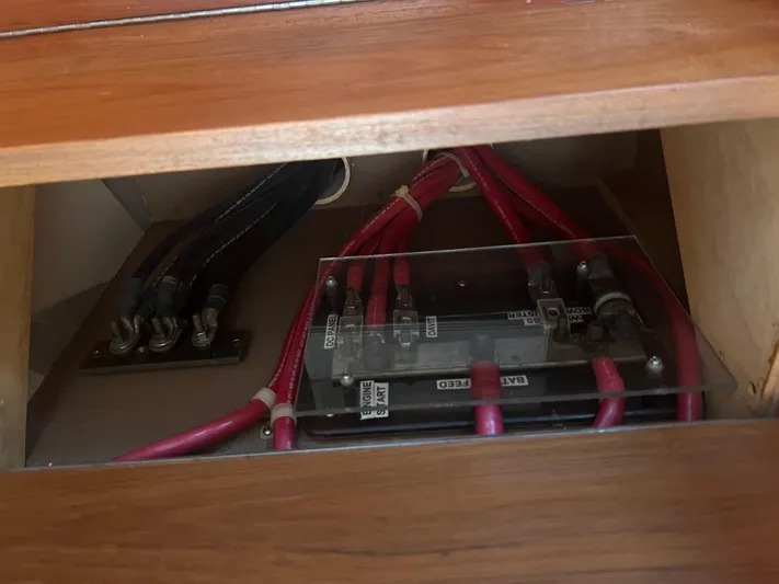  Yacht Photos Pics Electrical wiring and panel inside a 1998 Cherubini Independence boat.