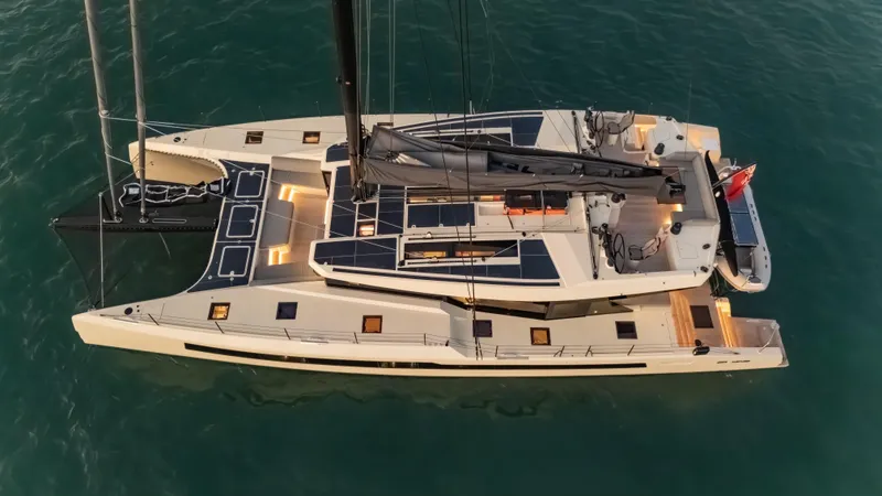  Yacht Photos Pics MC75 Exterior 4