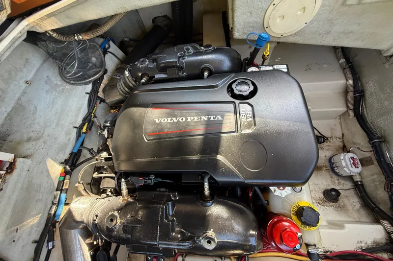 Yacht Photos Pics Volvo Penta engine in 2018 Chris-Craft Capri 27 boat, detailed view.