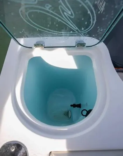  Yacht Photos Pics Livewell on 2022 Sailfish 290 CC boat, open lid, blue interior.