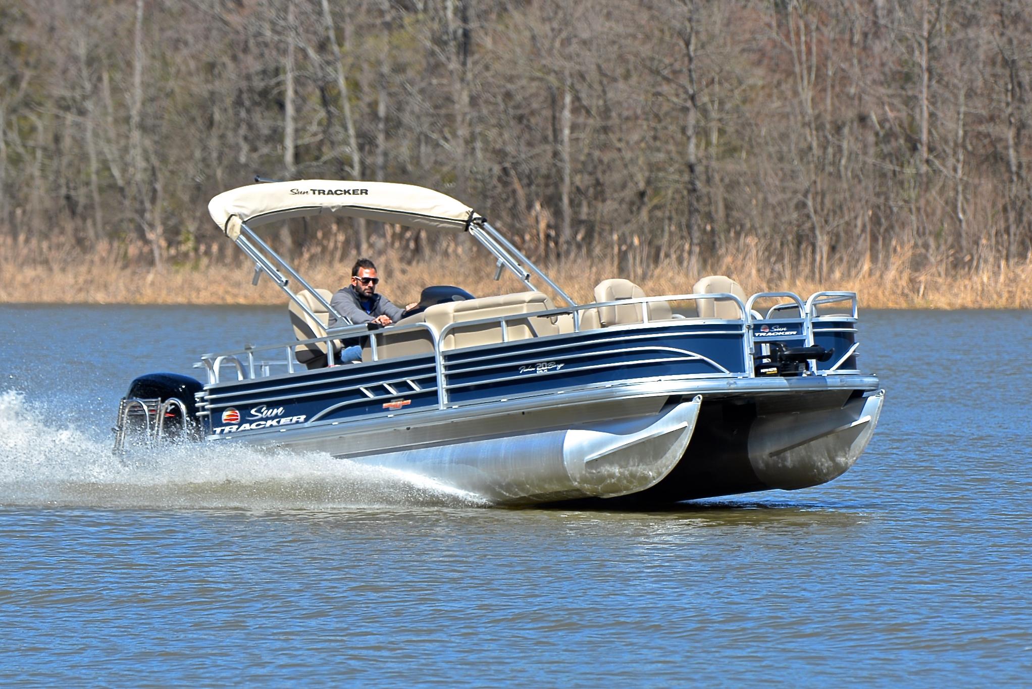 Sun Tracker Fishin' Barge 20 DLX