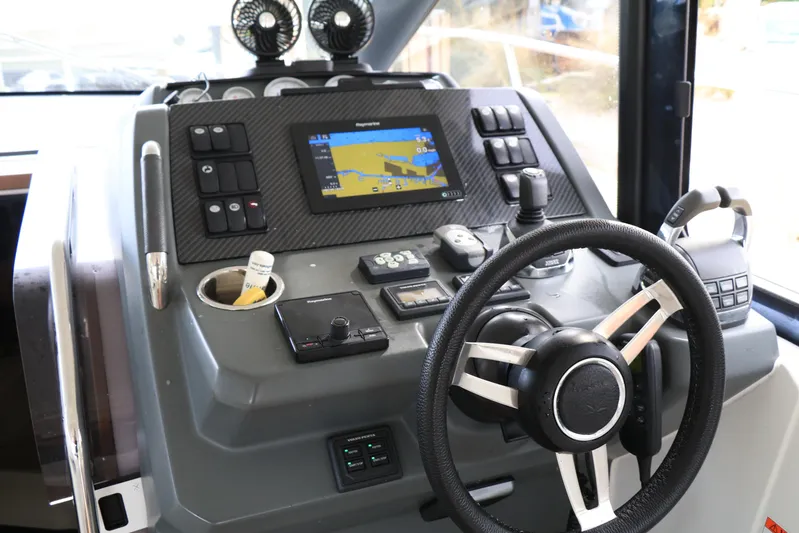 Sea-savvy Yacht Photos Pics Helm