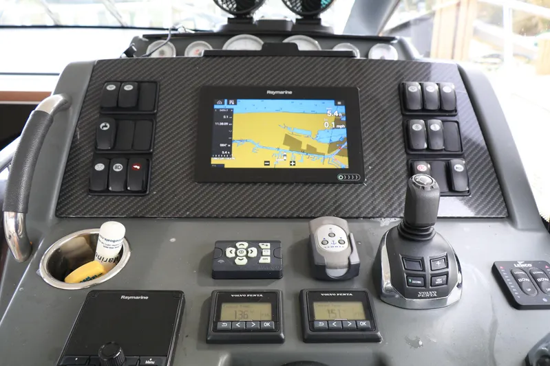 Sea-savvy Yacht Photos Pics Helm - 2