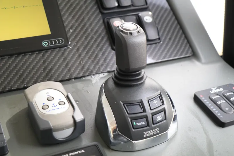 Sea-savvy Yacht Photos Pics Joystick