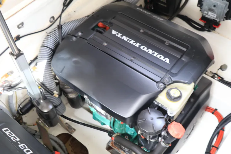 Sea-savvy Yacht Photos Pics Port Engine