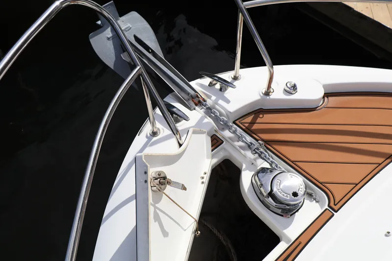 Sea-savvy Yacht Photos Pics Windlass/Anchor