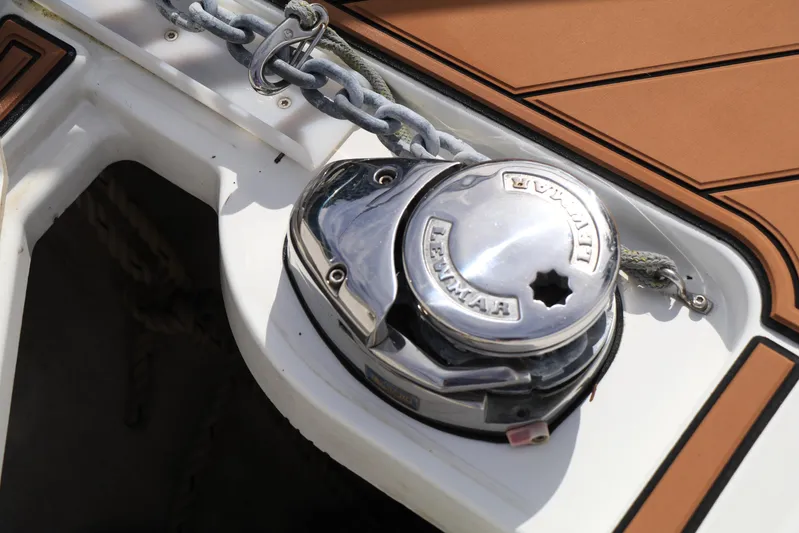 Sea-savvy Yacht Photos Pics Windlass