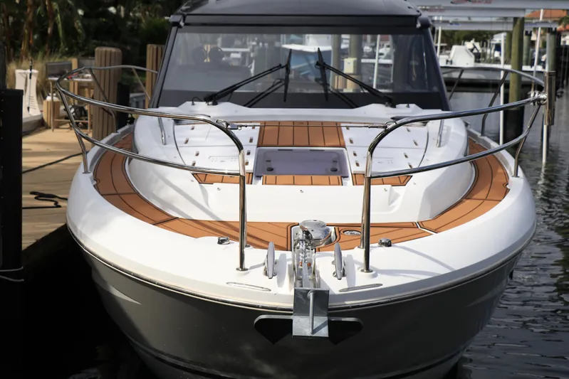 Sea-savvy Yacht Photos Pics Foredeck