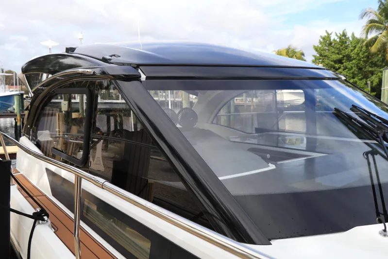 Sea-savvy Yacht Photos Pics Sport Top - Black Wrap