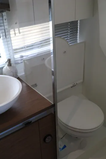 Sea-savvy Yacht Photos Pics Head