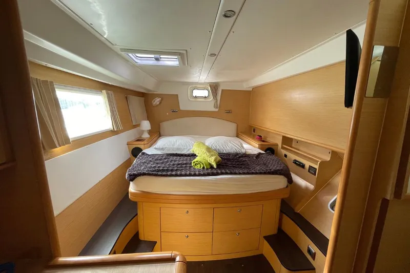 Tikiaora Yacht Photos Pics Luxurious cabin interior of 2008 Lagoon 500 yacht with cozy bed and wooden furnishings.