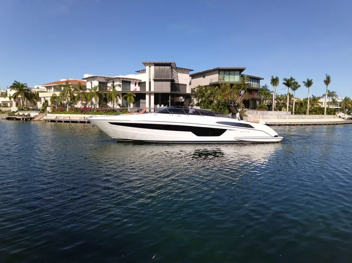 Fuentes Pyasa Yacht Photos Pics 