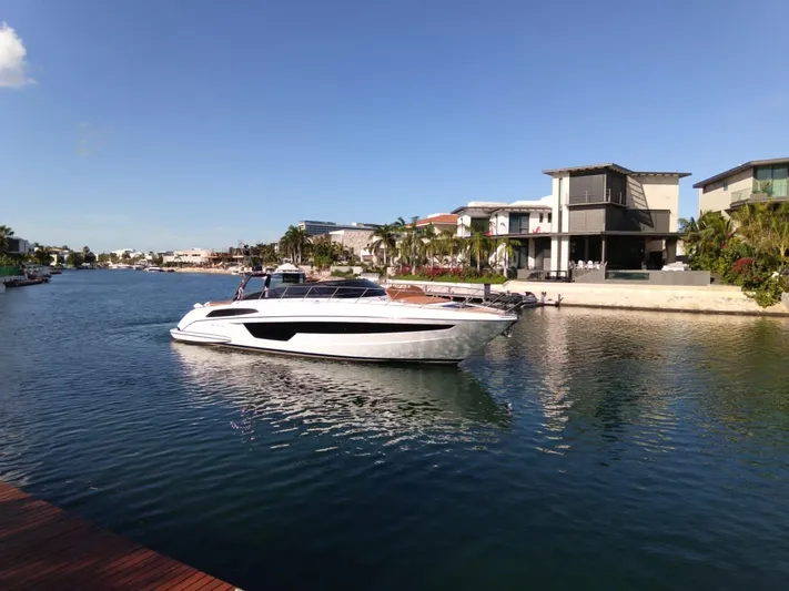 Fuentes Pyasa Yacht Photos Pics 