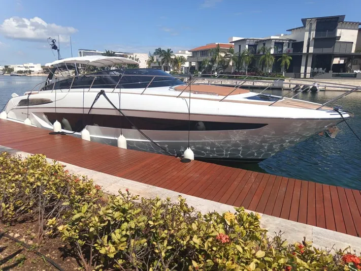 Fuentes Pyasa Yacht Photos Pics 