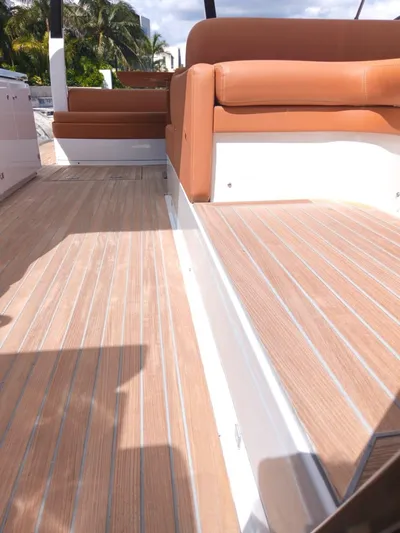 Fuentes Pyasa Yacht Photos Pics 