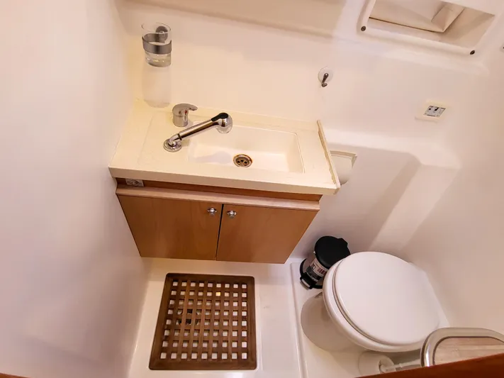 Libeccio Yacht Photos Pics 