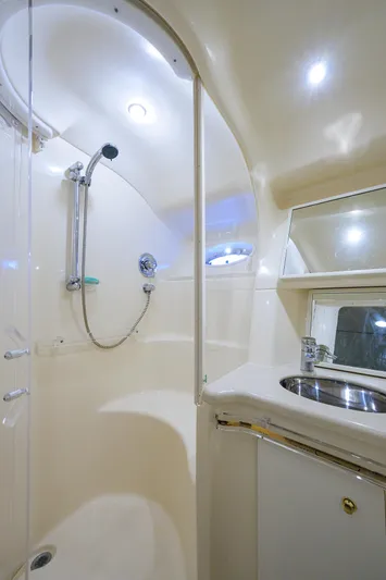 Tigress Yacht Photos Pics Sea Ray 54 Tigress - Guest head