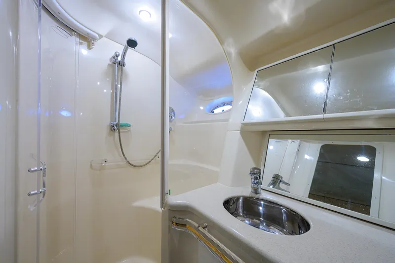 Tigress Yacht Photos Pics Sea Ray 54 Tigress - Guest head