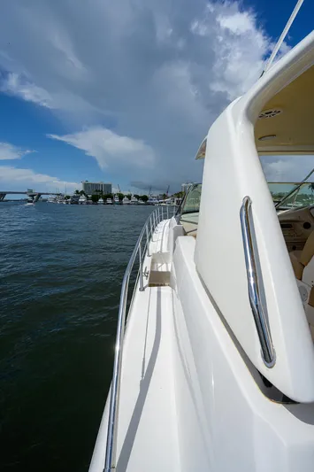 Tigress Yacht Photos Pics Sea Ray 54 Tigress - Side deck