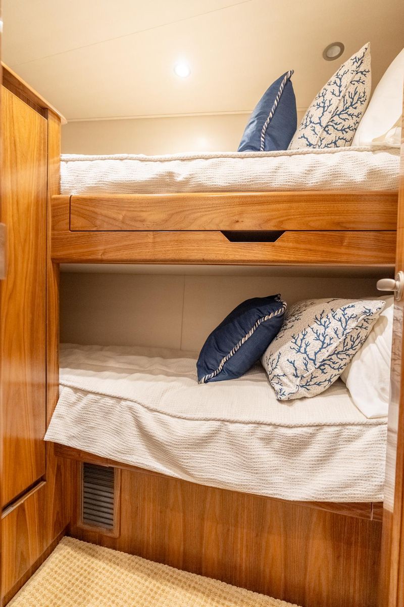 2017 Viking 62 
