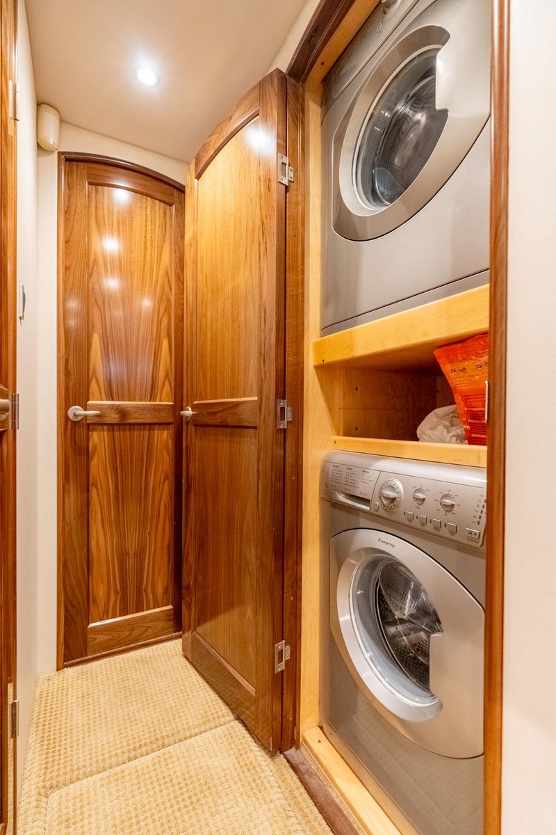 2017 Viking 62 