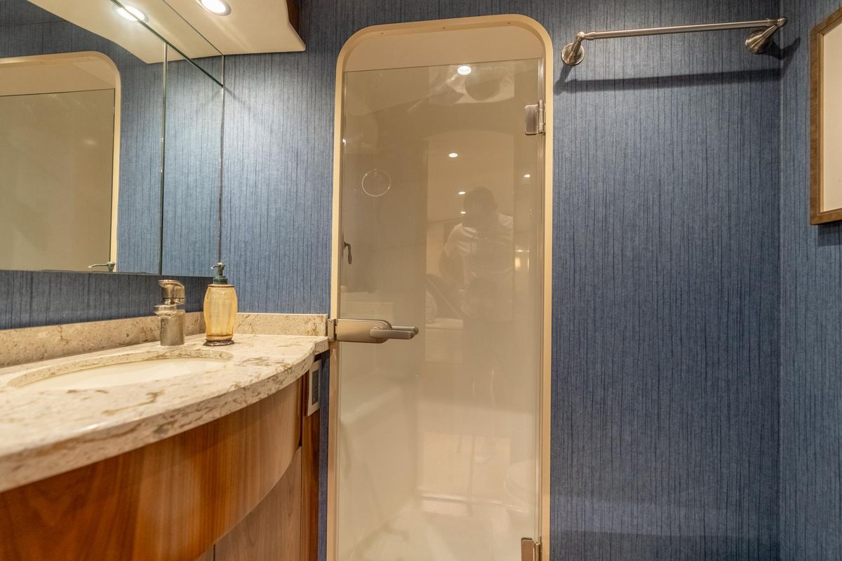 2017 Viking 62 