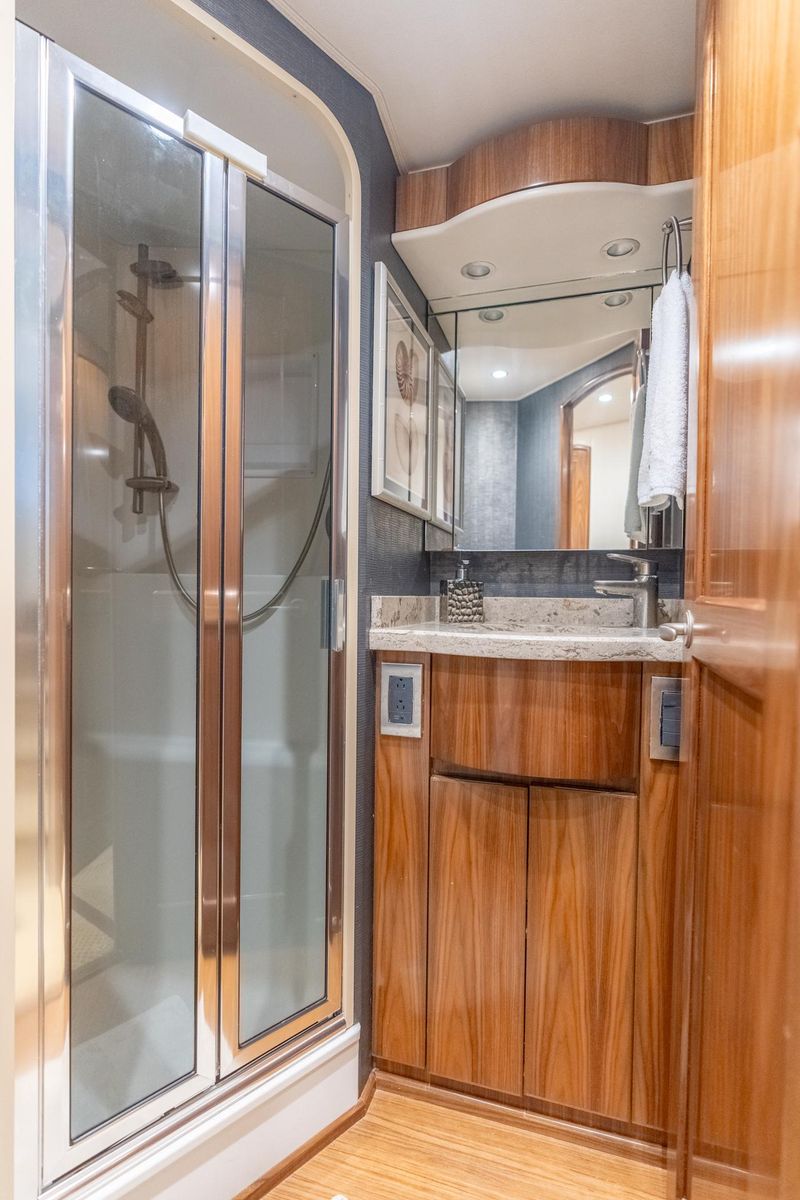 2017 Viking 62 