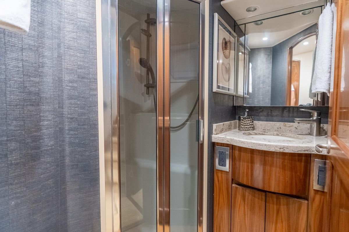 2017 Viking 62 