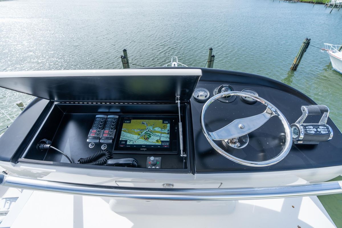 2017 Viking 62 