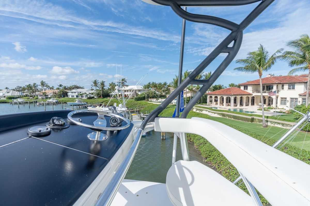 2017 Viking 62 