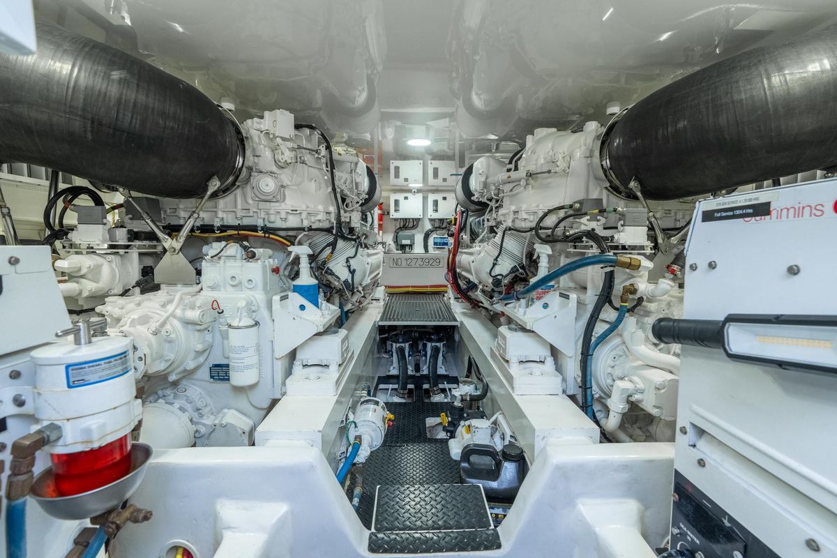 2017 Viking 62 