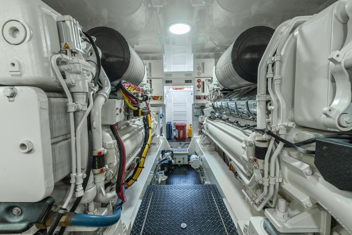 2017 Viking 62 