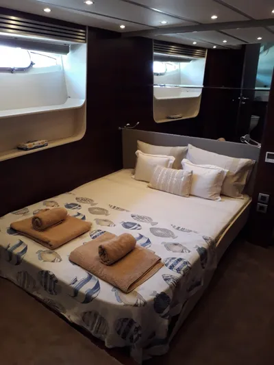  Yacht Photos Pics Luxurious bedroom on the 2008 Numarine 78 Fly yacht.