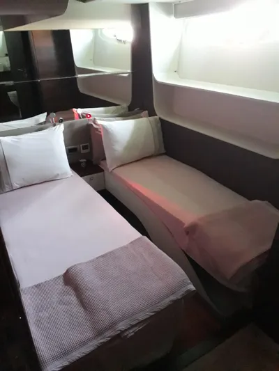  Yacht Photos Pics Interior of 2008 Numarine 78 Fly yacht cabin.