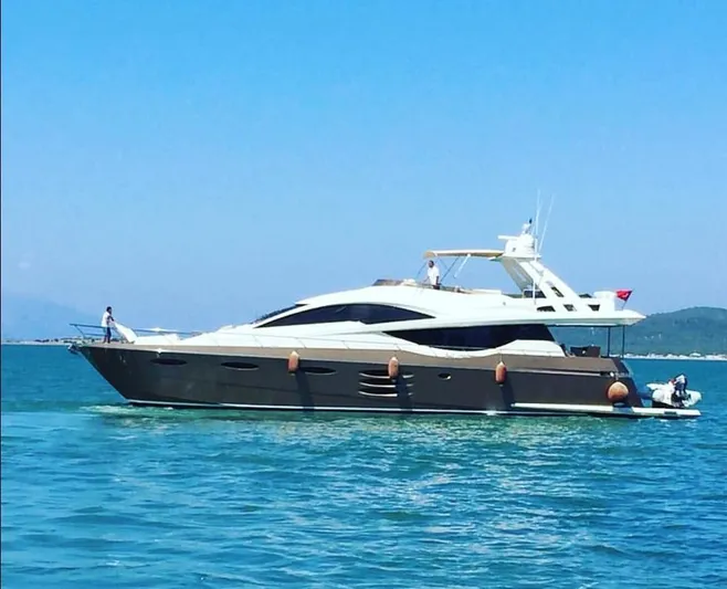  Yacht Photos Pics 2008 Numarine 78 Fly yacht cruising on open water.