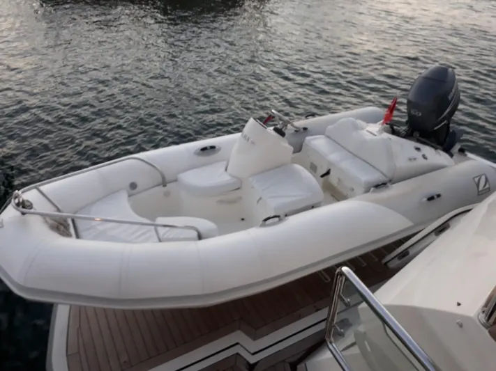  Yacht Photos Pics White inflatable yacht on water, Numarine 78 Fly 2008.