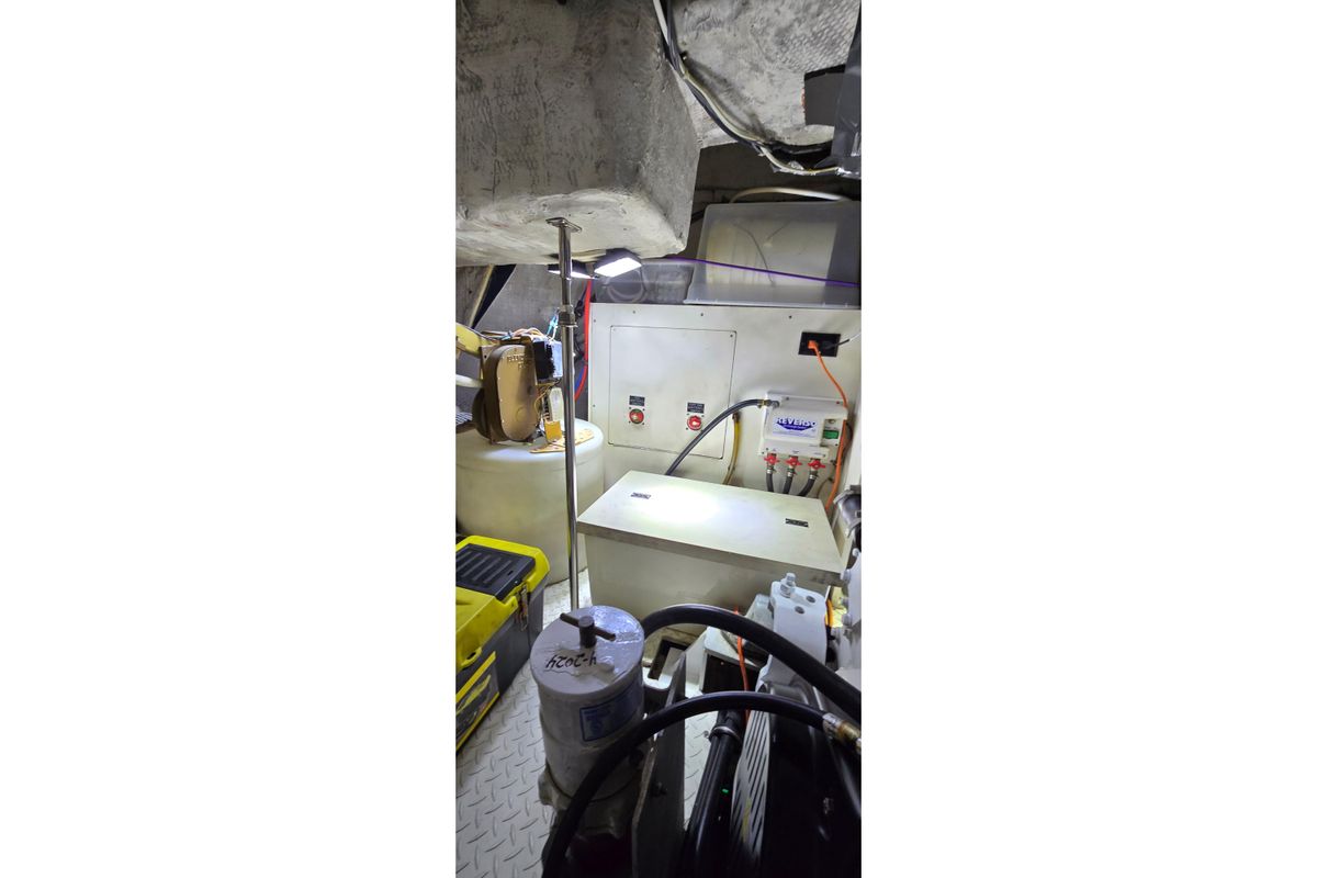 2006 Cruisers Yachts 52 