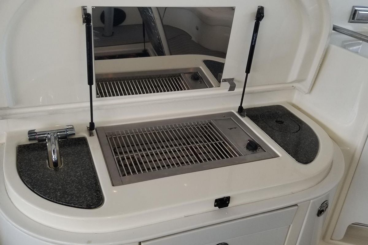 2006 Cruisers Yachts 52 