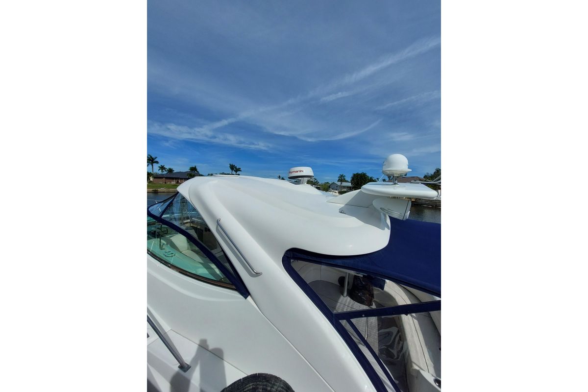 2006 Cruisers Yachts 52 