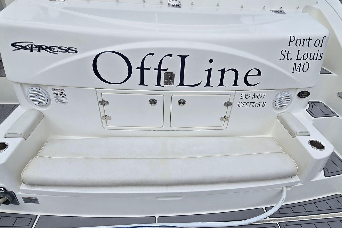 2006 Cruisers Yachts 52 