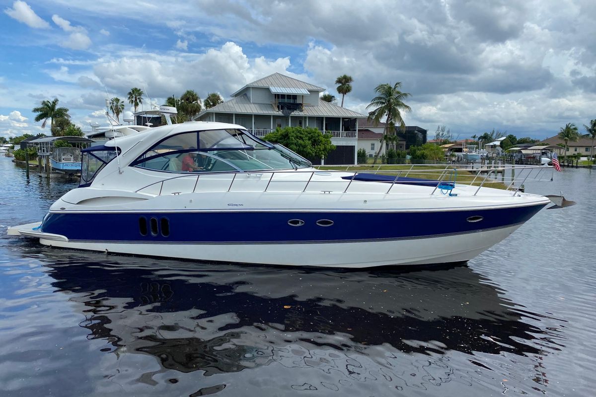 2006 Cruisers Yachts 52 